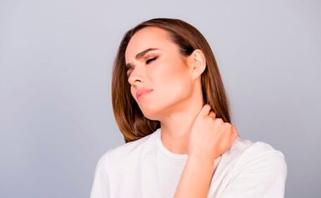 Sakit leher sering disebabkan oleh patologi tulang belakang serviks