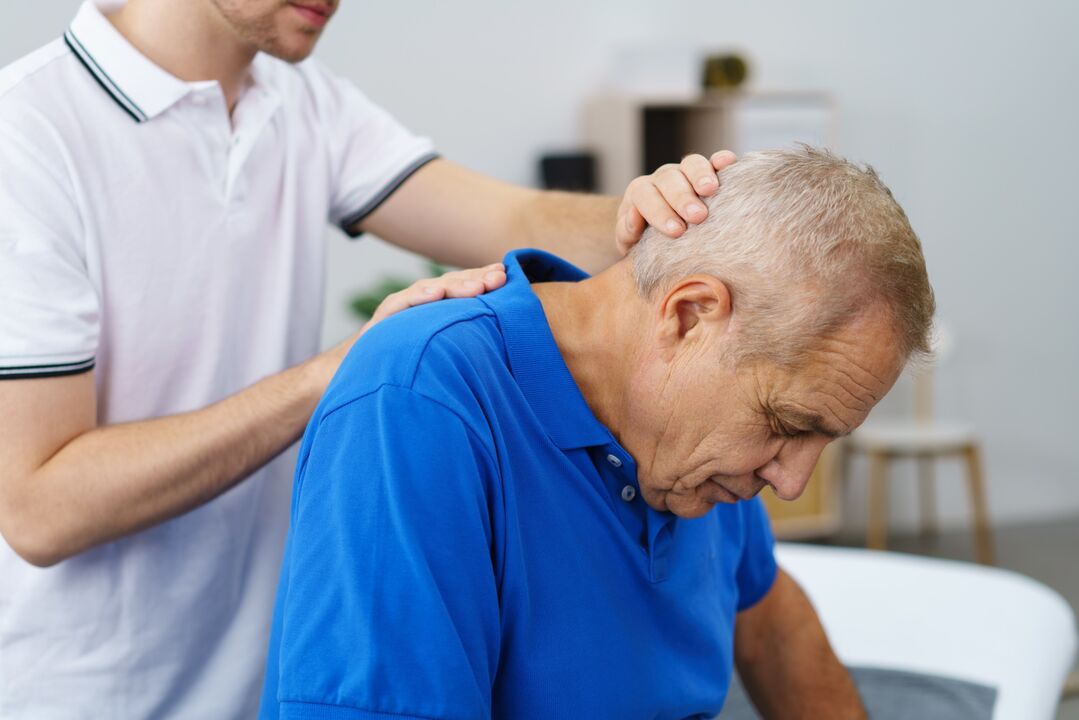 Latihan terapeutik di bawah pengawasan seorang pengajar untuk osteochondrosis serviks