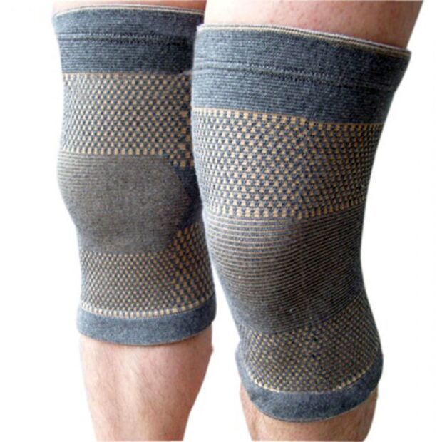 Pada peringkat awal arthrosis sendi lutut, disyorkan untuk memakai pembalut penetapan